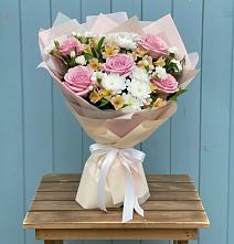 Букет цветов из:  Гвоздики, Орхидеи и Розы в Верее