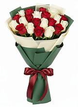 Букет Микс из красных и белых роз в Верее