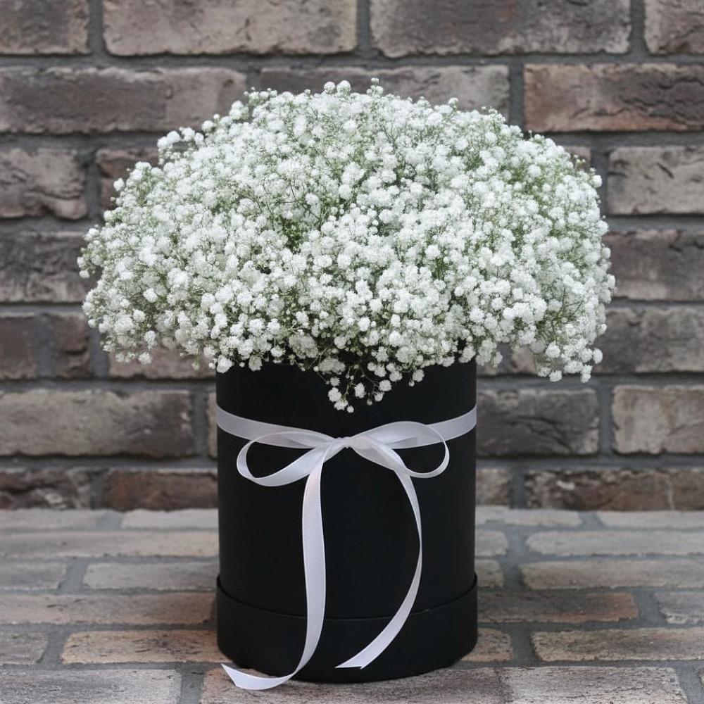 Цветочная композиция из Гипсофила в шляпной коробке в Верее