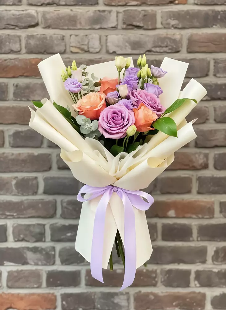 Букет цветов из: Лизиантусы и Розы в Верее