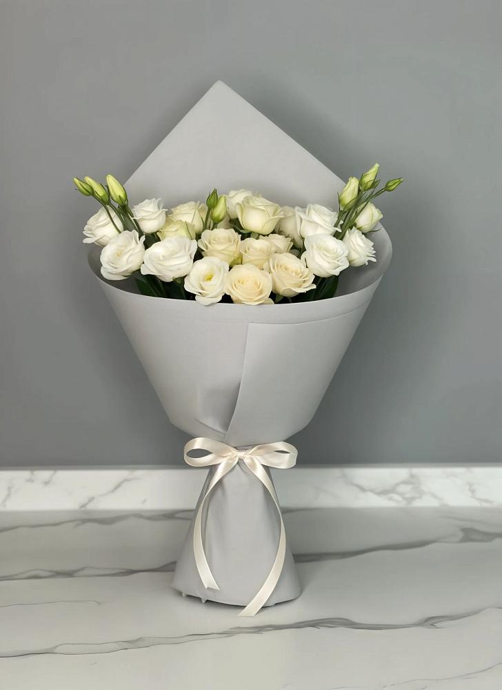 Букет цветов из: Розы и Лизиантусы в Верее