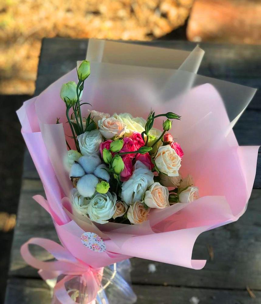 Букет цветов из: Розы и Лизиантусы в Верее