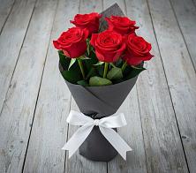 Букет 5 Красных роз Эдлесс Лав в Верее
