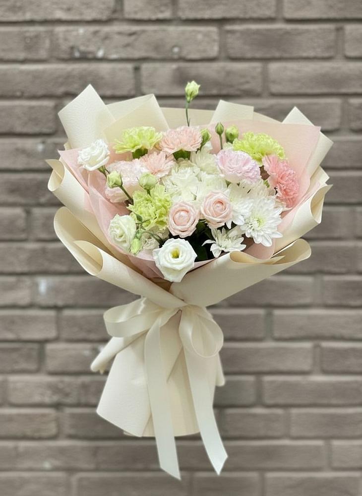 Букет цветов из: Гвоздики, Розы, Лизиантусы и Хризантемы в Верее